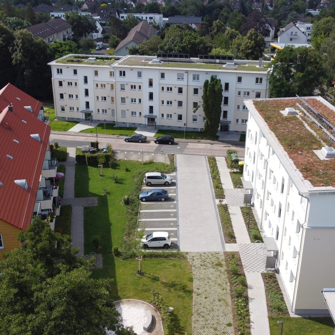 Blick von oben auf das modernisierte Quartier der NHW in Kassel-Harleshausen inklusive der aufgestockten Gebäude