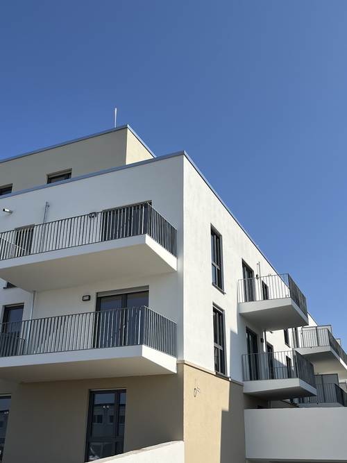 *Erstbezug* Dachgeschosswohnung mit Blick ins Grüne!