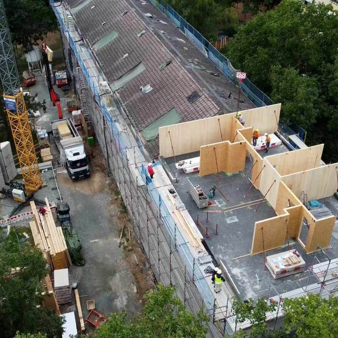 Aufstockung in Holzbauweise für mehr Wohnraum. Foto: NHW