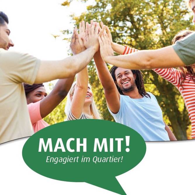 Mehrere junge Menschen machen gemeinsam High Five und lachen dabei