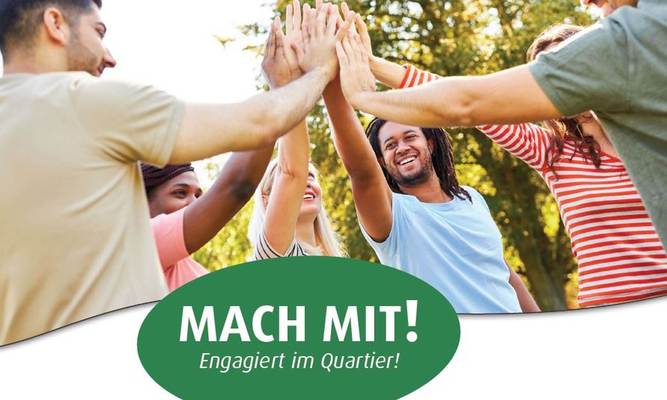 Mehrere junge Menschen machen gemeinsam High Five und lachen dabei