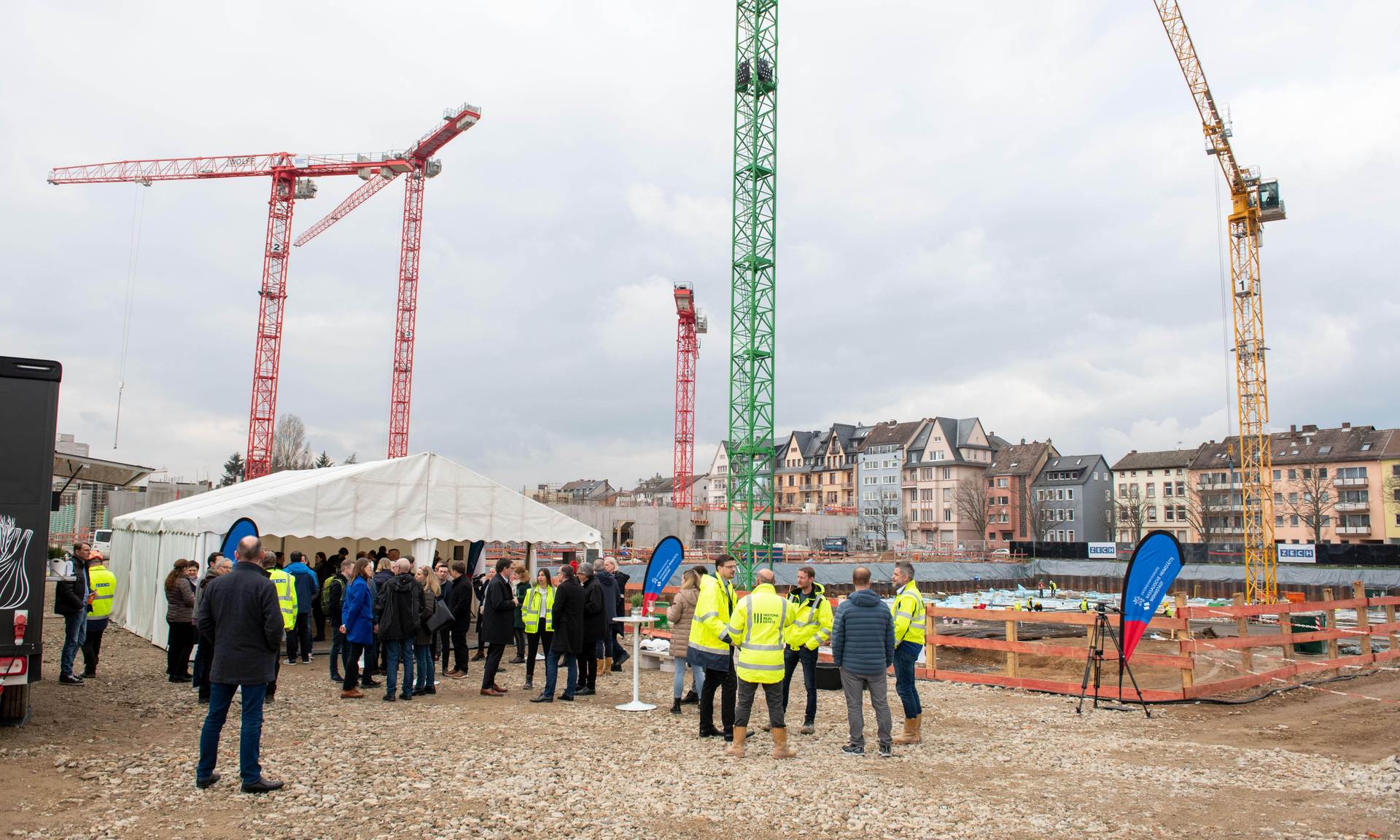 Viele Kräne auf dem Baufeld C1 im Schönhof-Viertel.