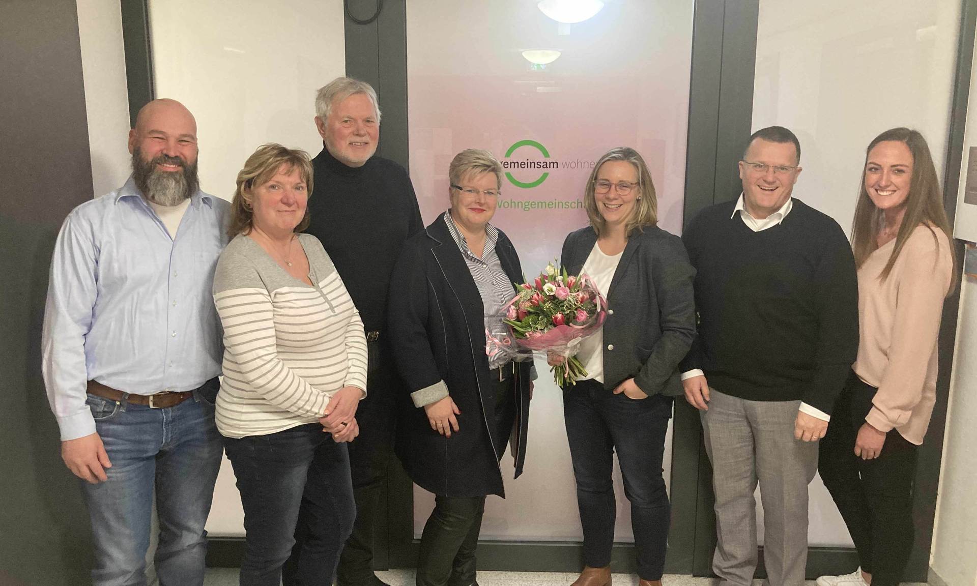 (vl.)Stefan Müller (NHW), Corneila Prüssing (GIP), Carsten Engel (iGW), Reingard Scholz (IGW), Carolin Racky (NHW), Holger Lack (NHW) und Laura Beckmann (NHW) freuen sich über den Einzug neuer Bewohner Foto: NHW