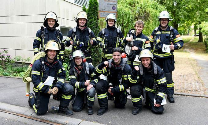 Gruppenfoto von den Freiwilligen Feuerwehren Wiesbaden Stadtmitte und Klarenthal.