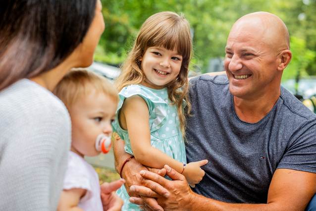 Mutter, Vater und zwei Kinder