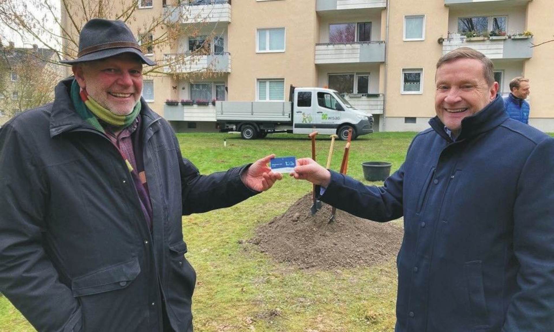 Das Schild für den 100. Baum 