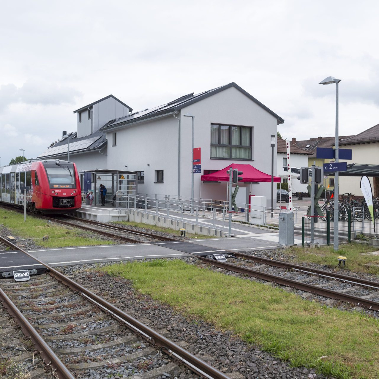 Das neugestaltete Bahnhofsumfeld in Bürstadt